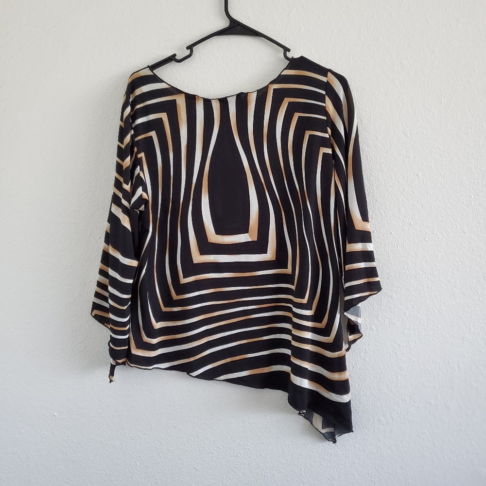 Anna Asymmetrical Blouse - Picture 2 of 3